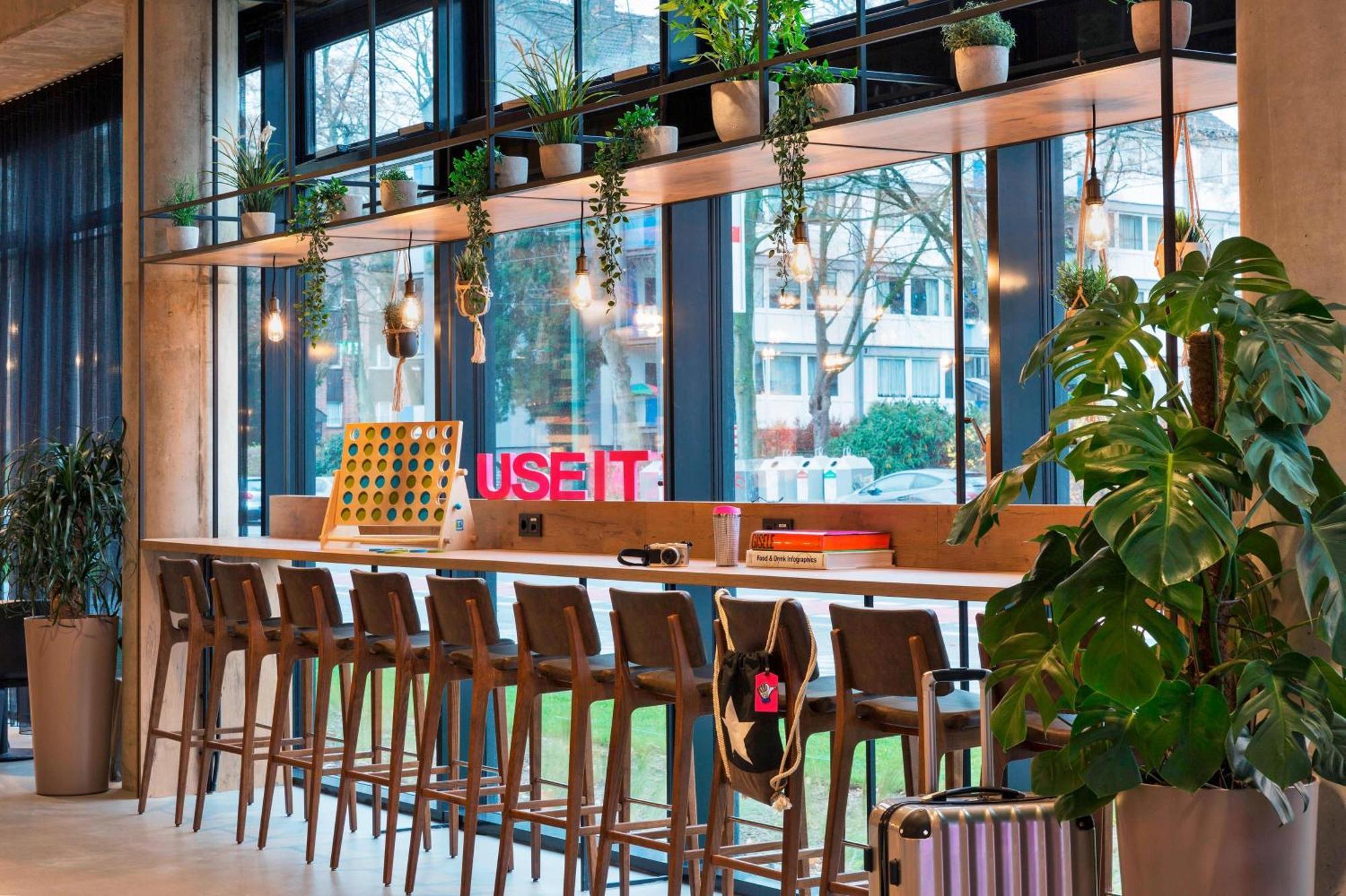 Hotel Moxy Duesseldorf South Extérieur photo