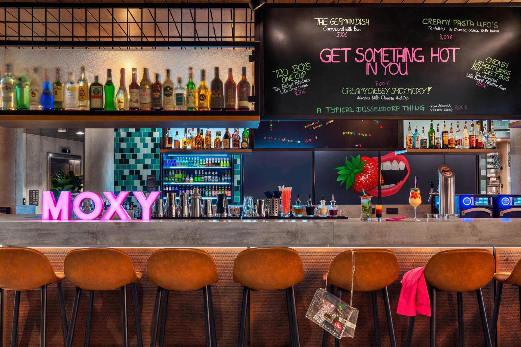 Hotel Moxy Duesseldorf South Extérieur photo
