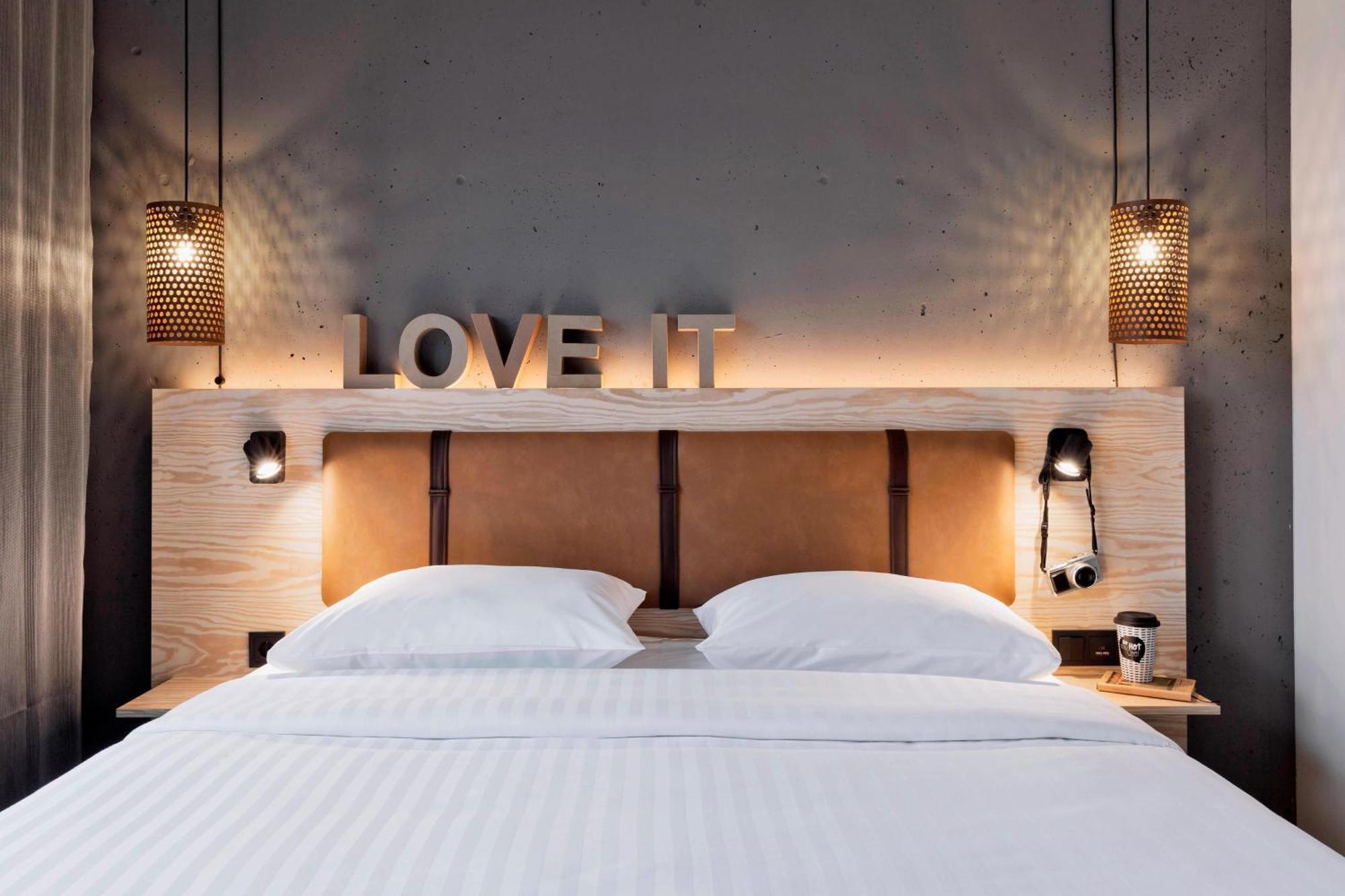 Hotel Moxy Duesseldorf South Extérieur photo